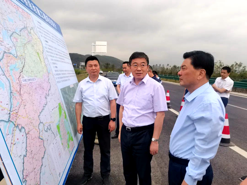 池州市委副書記、市長朱浩東到G318池殷改建01標督導(dǎo)檢查